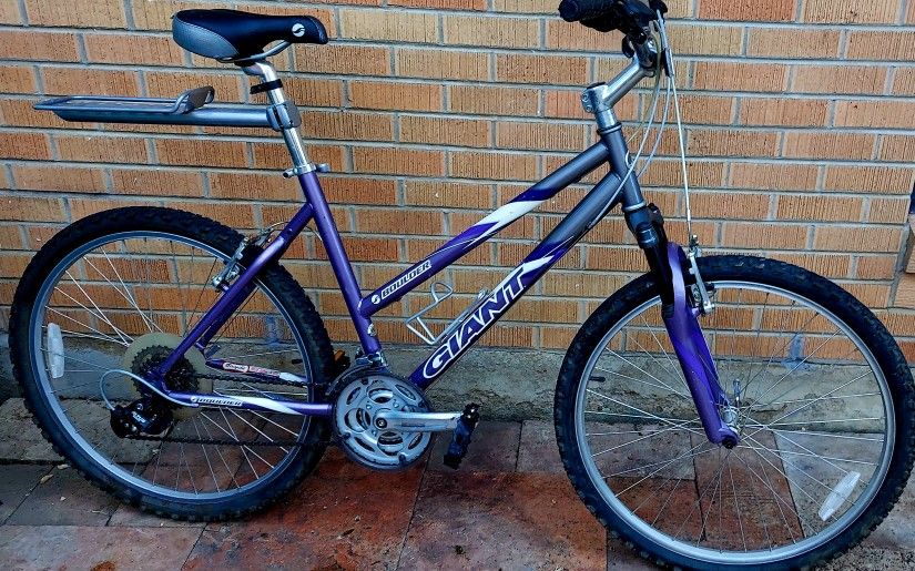 Giant Boulder Hybrid Mountain Commuter Bike