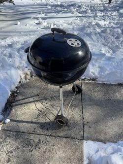 Weber 22” Original Kettle Charcoal Grill 