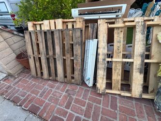 Wood pallets free.