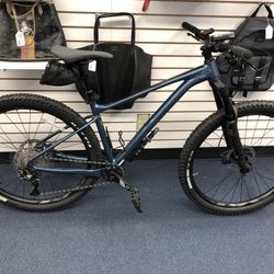 Giant Fathom 29 2 (2023) Mountain Bike With Extras (See Pictures)