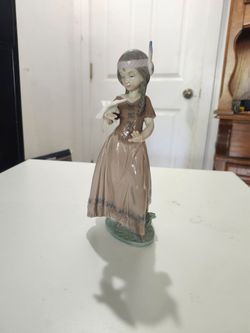 Lladro #6153 American Love Native American Girl with Dove Retired Spain