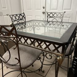 Dining Table & 4 Chairs 