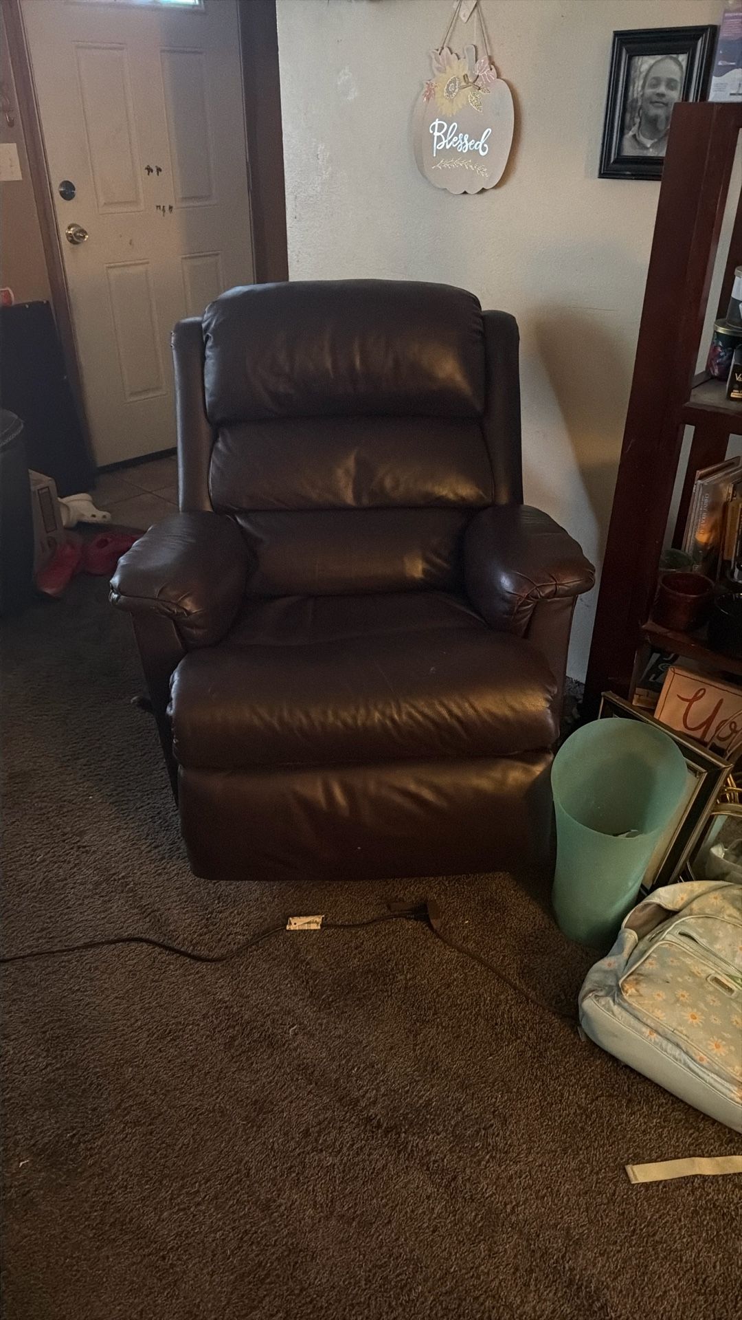 Free Leather recliner