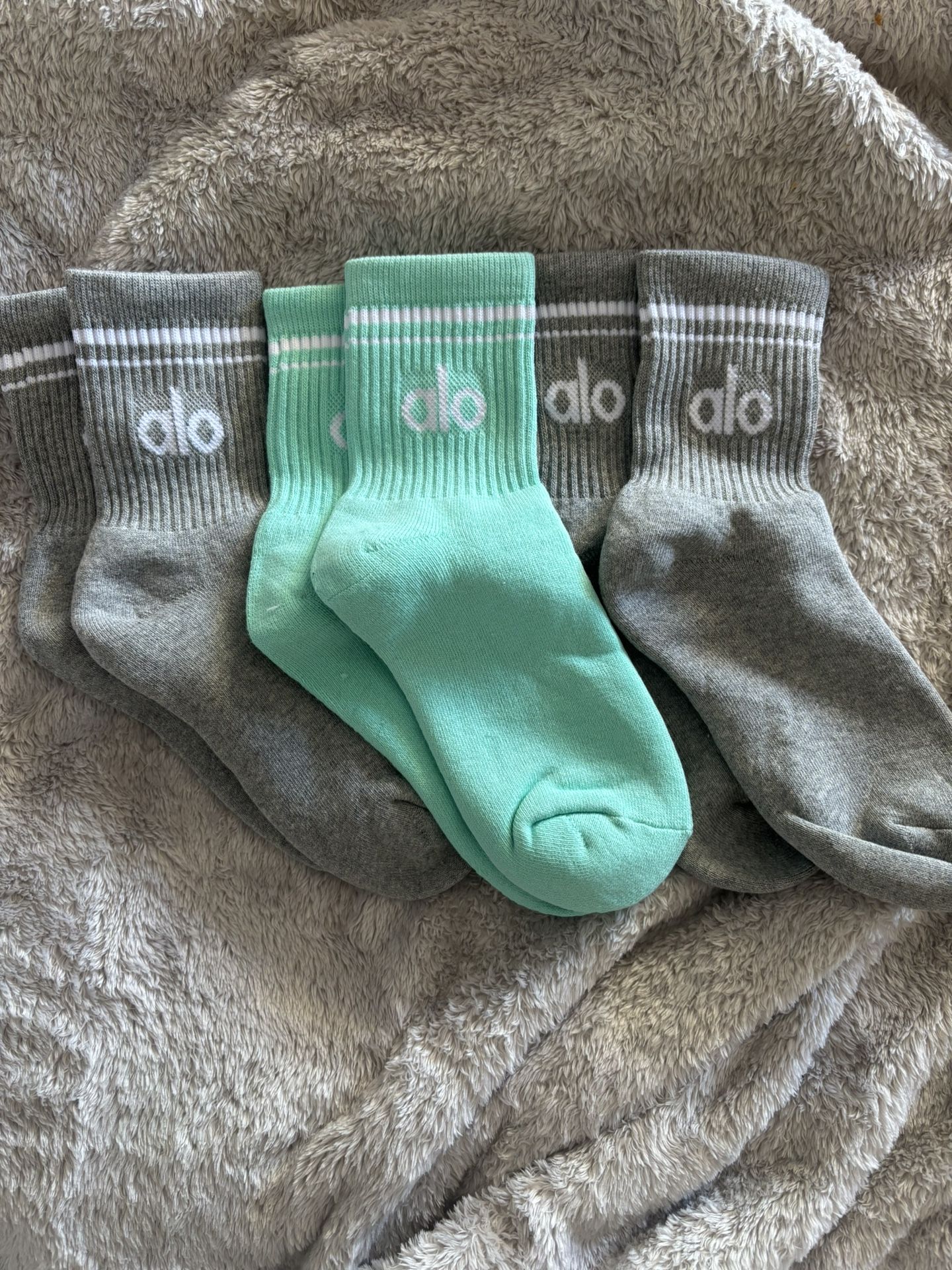 Alo Yoga Unisex Throwback Socks Brand New 3 Pack