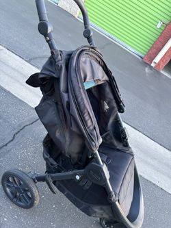 Britax B-Free Stroller – Barely Used – Lots of Storage