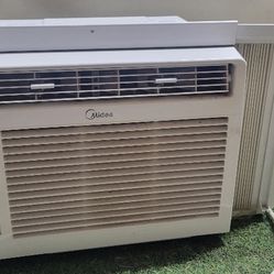 Midea 5000BTU Air Conditioner - White