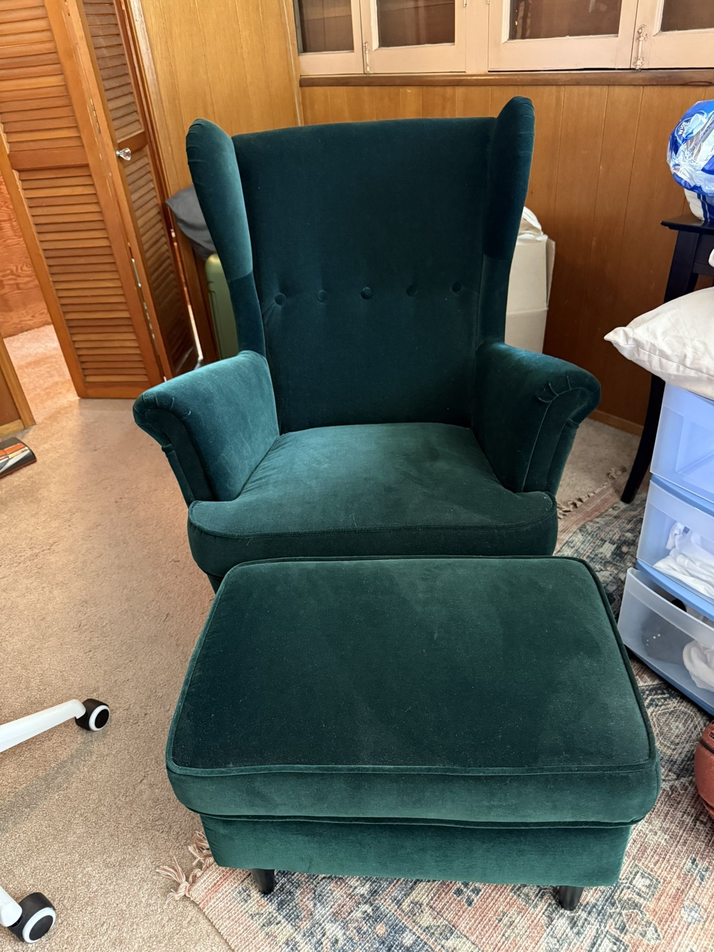 Reading Chair With Ottoman