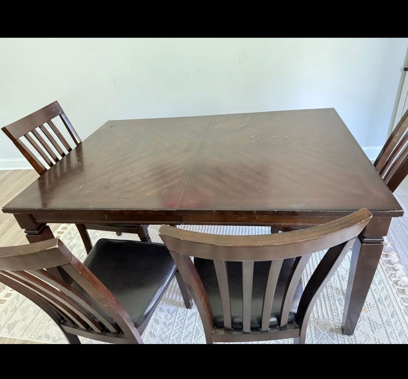 Rooms To Go Dinning Table With 4 Chairs 