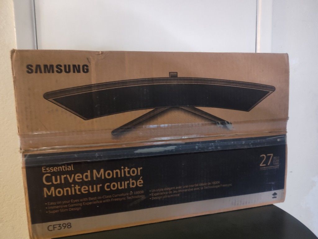 Samsung Essential  27" Curved Monitor 