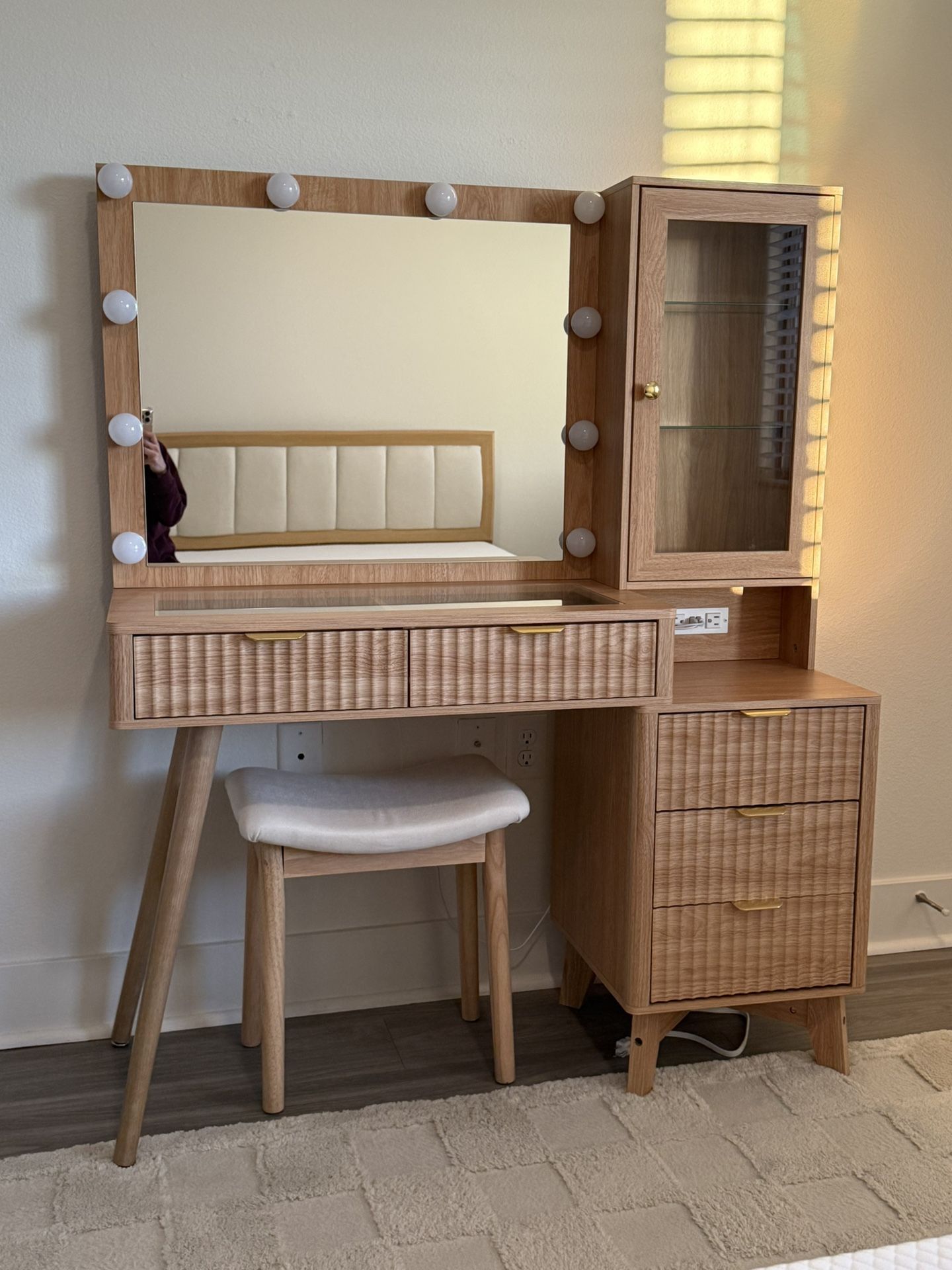 Makeup Vanity for Sale in Las Vegas, NV - OfferUp