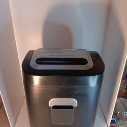Royal 1620 Mx Paper Shredder 21"