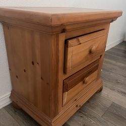Small Drawers End Table 