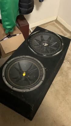 12in Kicker Subs With Amp