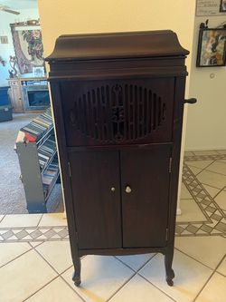 Vintage Brunswick Victrola