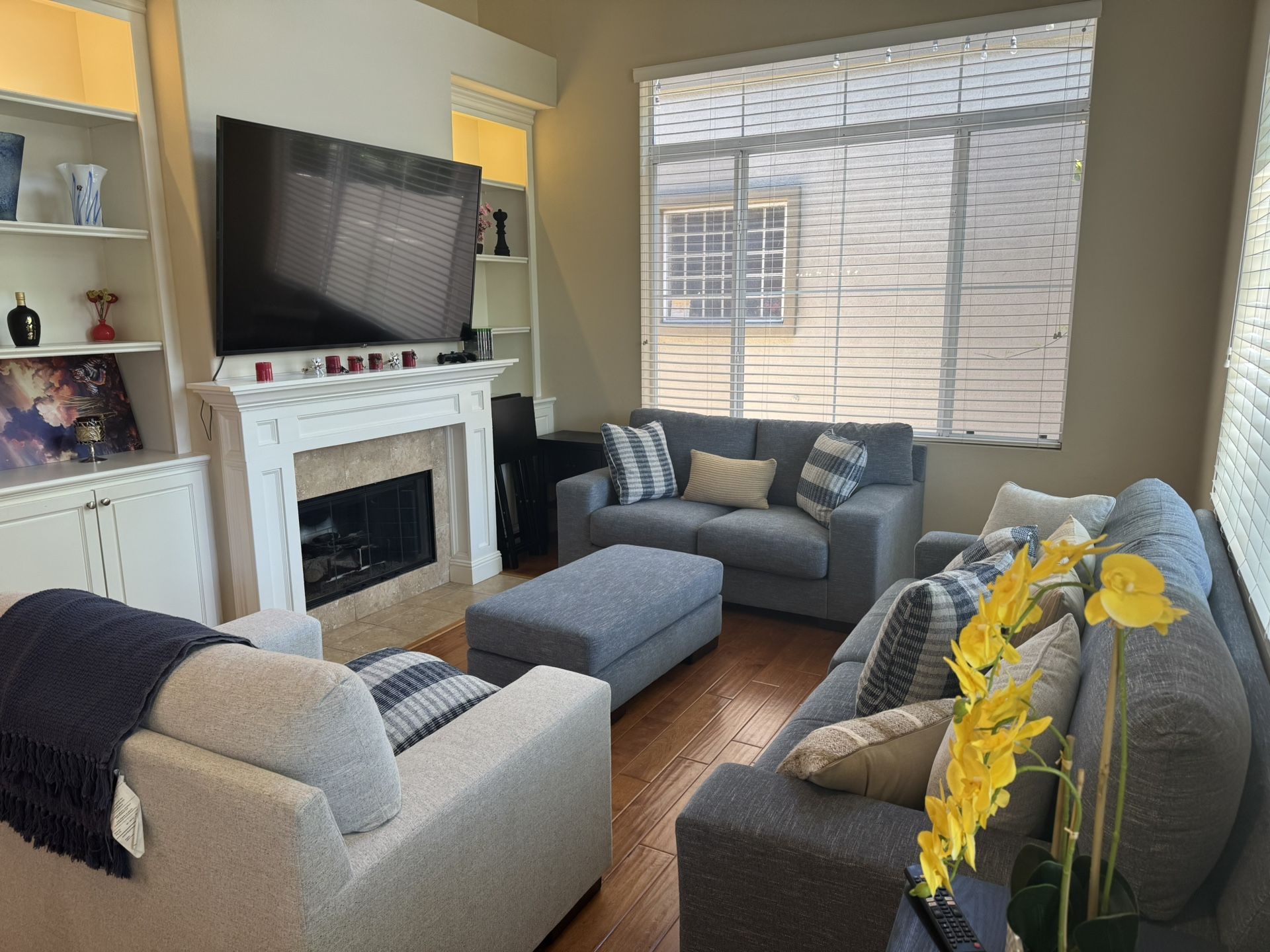 Stylish Couches With Ottoman