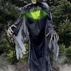 LOTS OF HALLOWEEN ANIMATRONICS