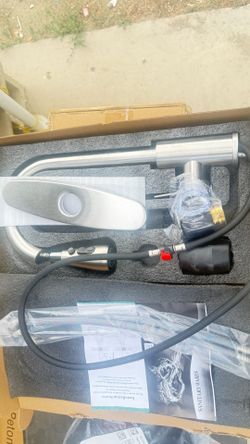 Kitchen Faucet $40 (new in box)