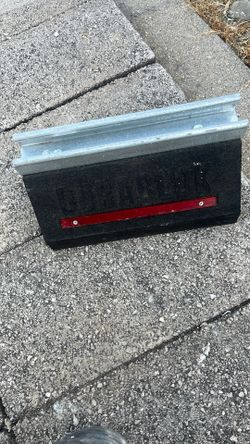 Dura-Blok™ 9-3/5 x 5 x 6 in. 500 lb. 14 ga Pre-Galvanized Cast Iron and Rubber Durablok Rooftop Channel Support in Black