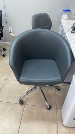 Chair leader