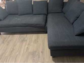 Moving out sale -Sectional Sofa with 8 Pillows – $150