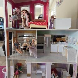 4 Feet Barbie House 🏠 with dolls 