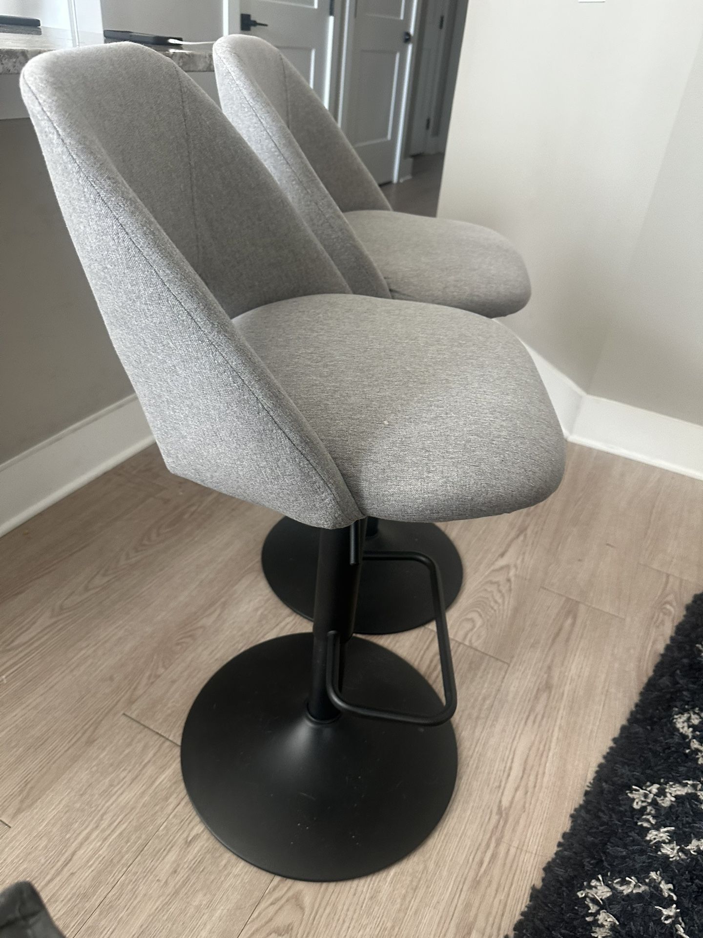 2 Bar Stools