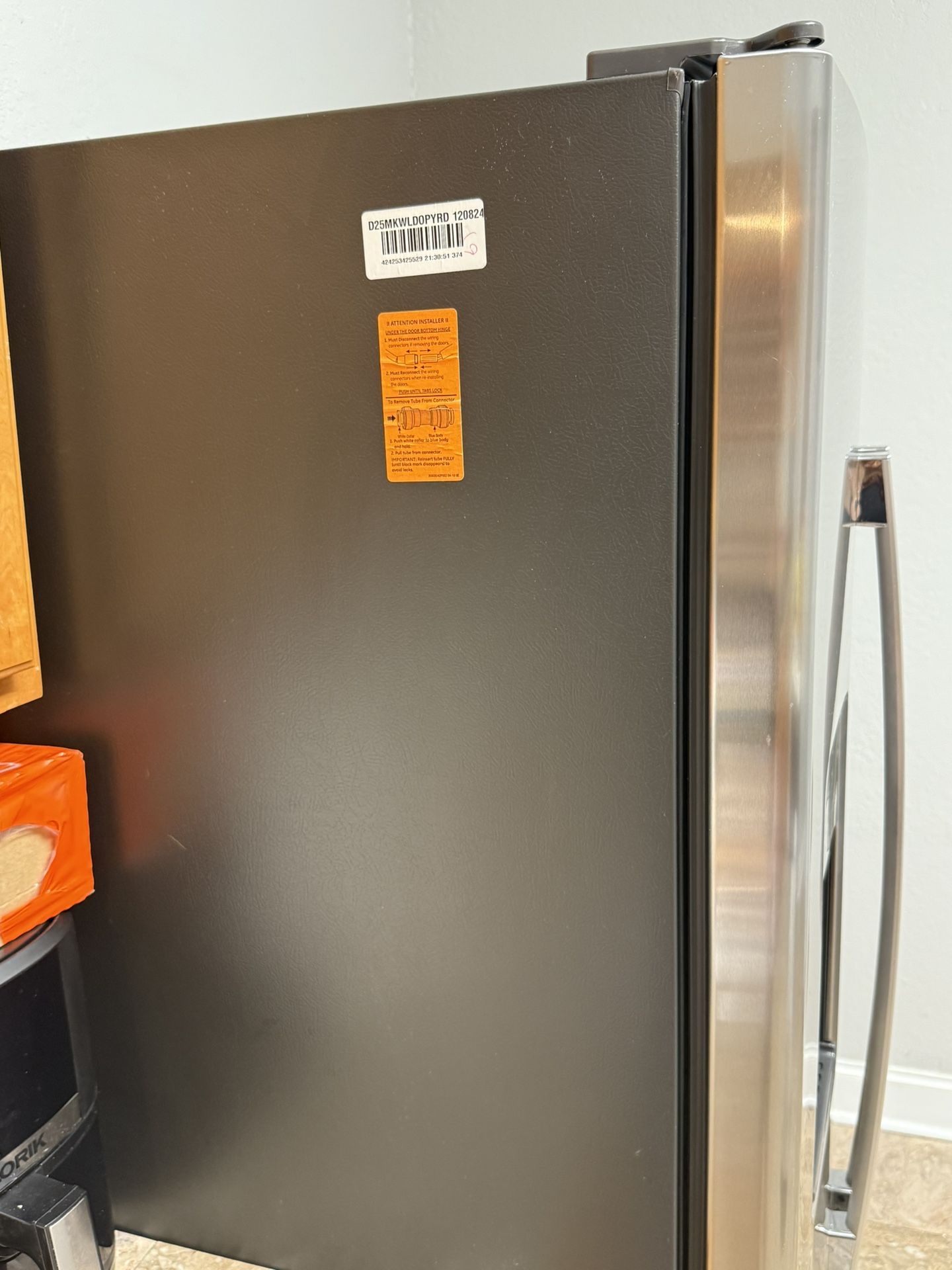 GE Stainless Steel Side-by-Side Refrigerator – Excellent Condition