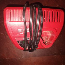 MILWAUKEE M12 CHARGER 
