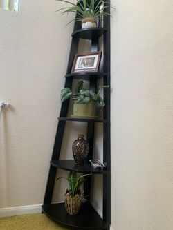 Corner shelf/dark wood