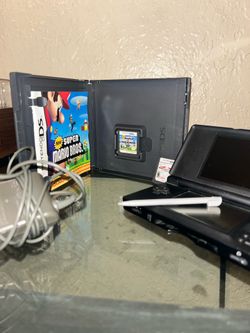 Nintendo Ds lite + Charger and games