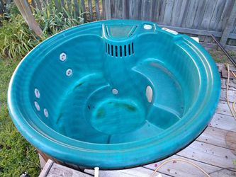 Hot tub and gas heater for sale. Great shape