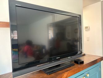 40" LCD Sony Bravia TV + Apple TV HD
