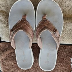 Clark Flip Flops. Like New. Size 9