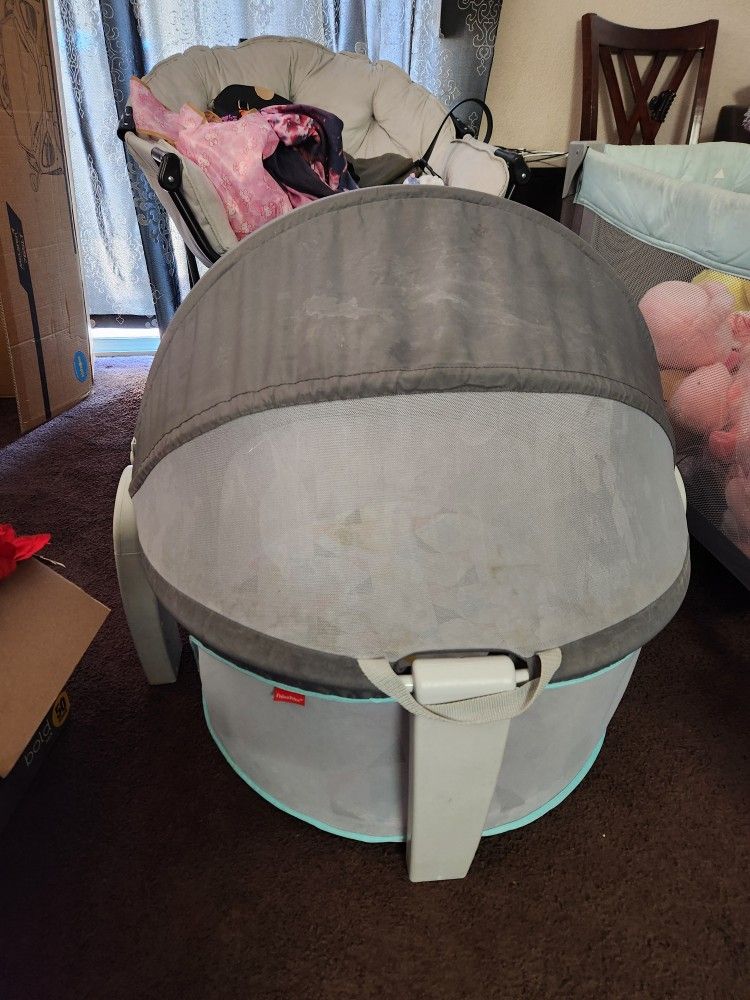 Fisher-Price On-the-Go Infant Dome Portable Bassinet and Play Space, Unisex, Windmill