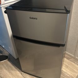 Galanz mini fridge