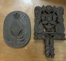 Cast Iron Trivet Set VTG Old Sturbridge Village Pineapple & Unmarked Grapeleaf