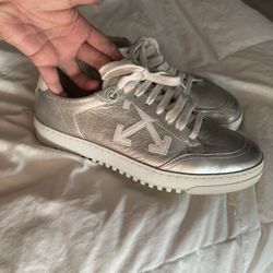 Off-White metallic low vulcanized sneakers (women’s)
