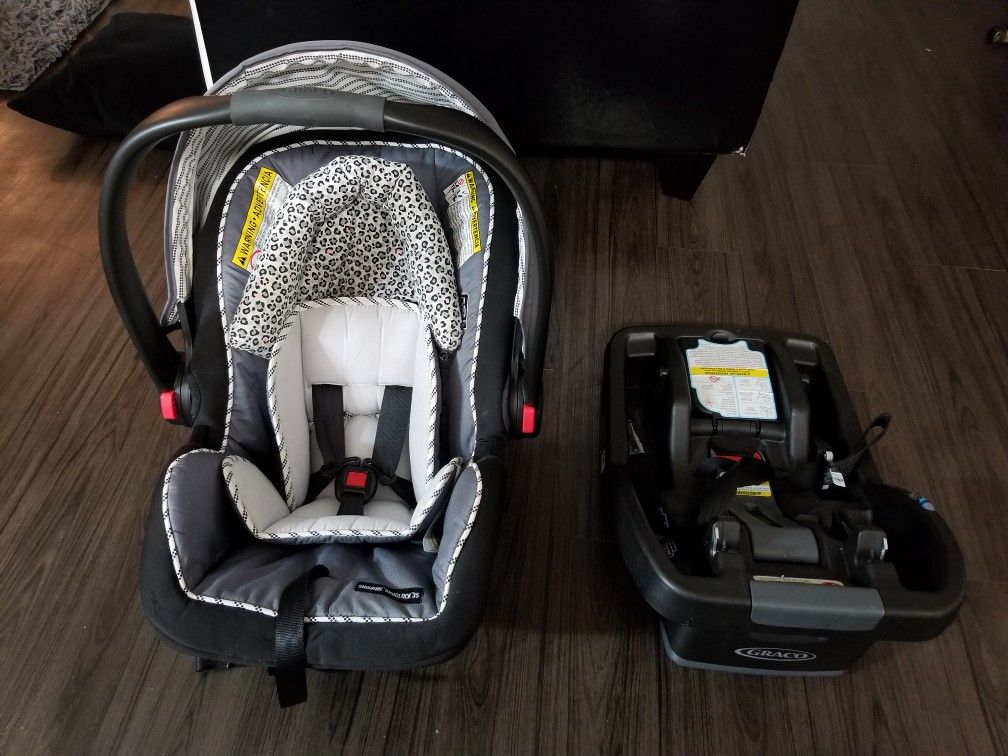 Graco infant car seat w/ base