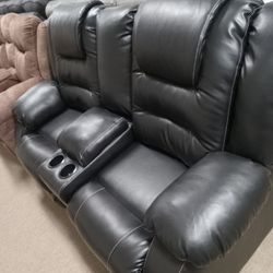 Gorgeous Stunning Very Nice Reclining Couch!
