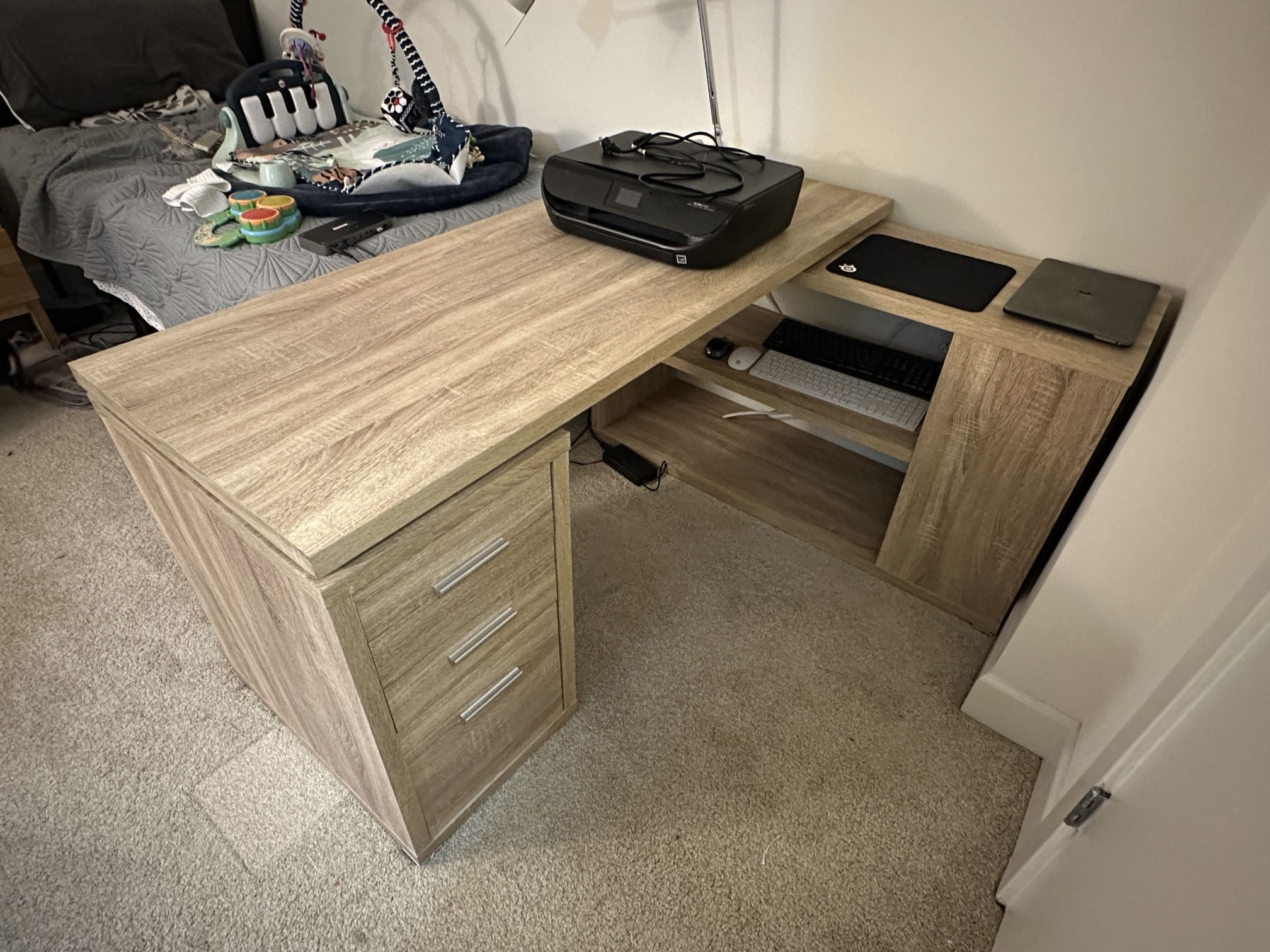Desk and scanner / printer