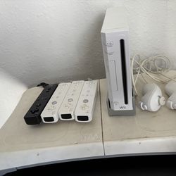 Nintendo Wii Bundle — 4 Controllers (1 MotionPlus) + Balance Board — Ready to Play