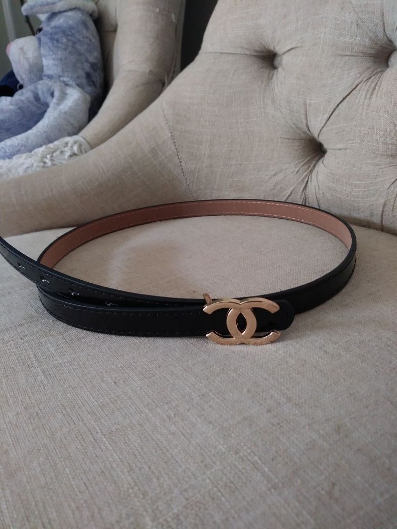 Women Chanel belt