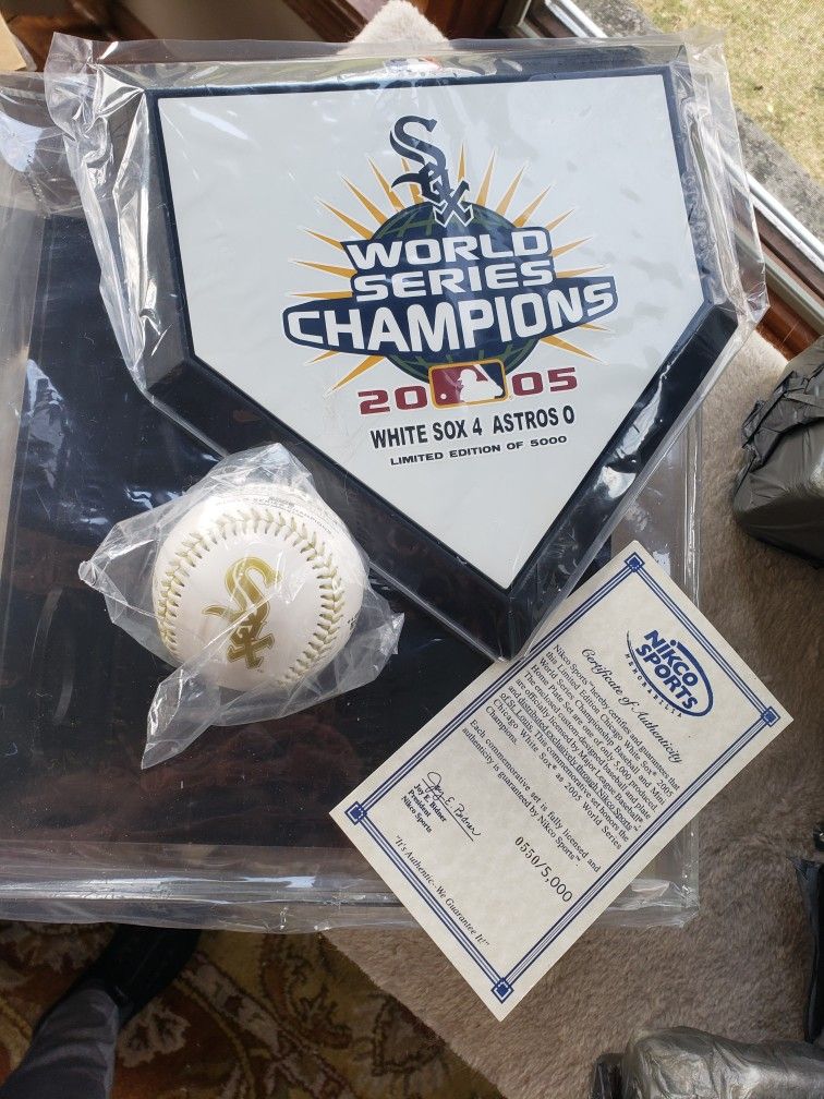 2005 White Sox World Series vs Astros Display