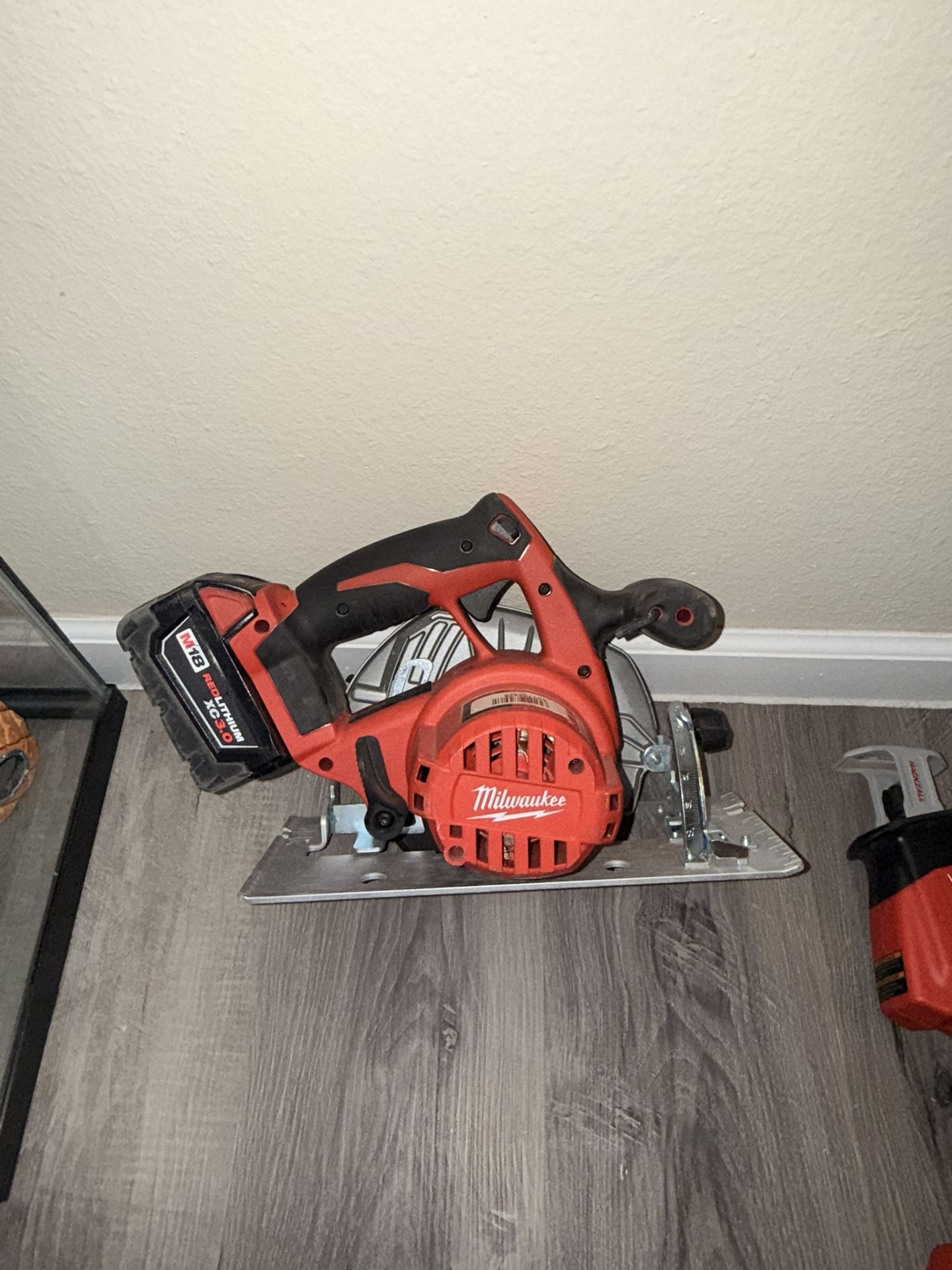 M18 18V Lithium-Ion Brushless Cordless 7-1/4 in. Circular Saw (Tool-Only) 