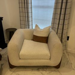 Modern Accent Chair – Like New