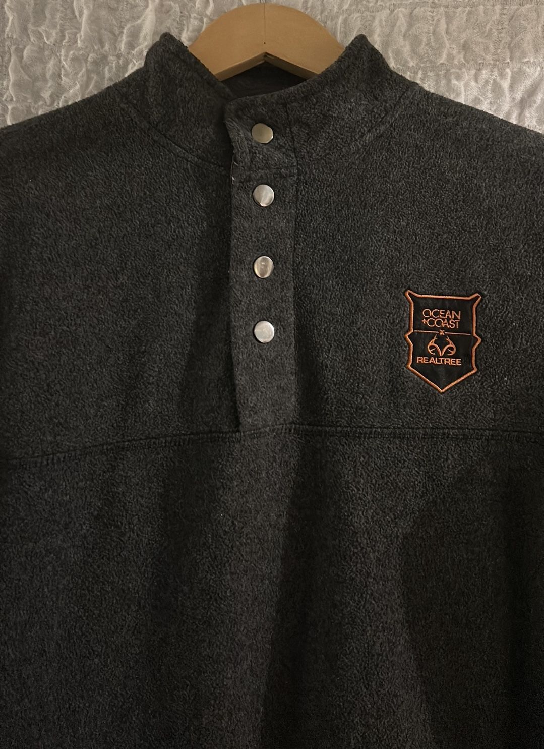 Ocean+Coast: “Real Tree” Charcoal Grey Fleece Pull Over, Size: Men’s Small
