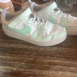 Girl Nike 