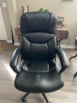 Black office chair