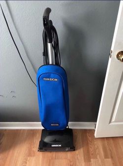 Oreck Axis Swivel Upright Bagged Vaccum Cleaner with extra bags