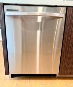 Samsung Stainless Steel Dishwasher — Works Perfect